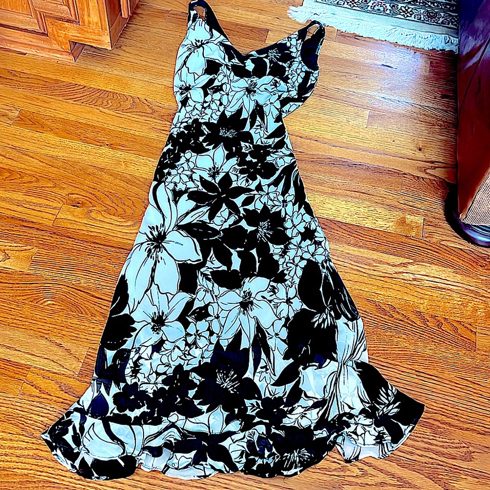 🔥🏖️Sexy Maxi&RuffleHem.VibrantBlack&White.Curvey&bodyFlattering.Lined.PristineM